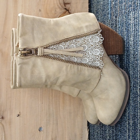 Southern Sass Booties Size 6 - Picture 2 of 9